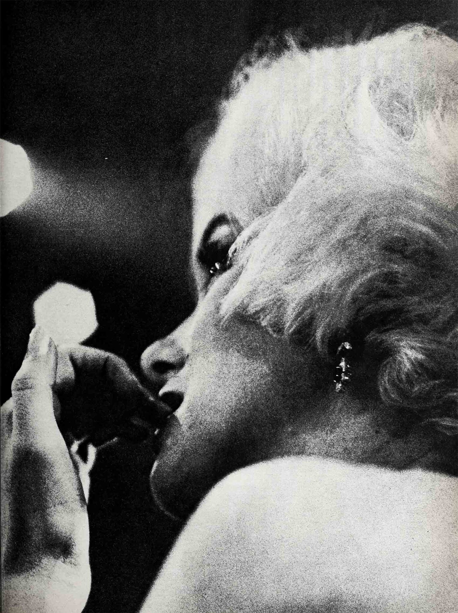 “Does it hurt to die?”—Marilyn Monroe Vintage Paparazzi