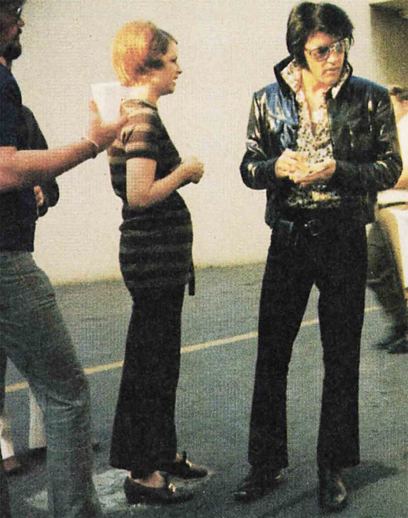 elvis-presley-his-fans-vintage-paparazzi