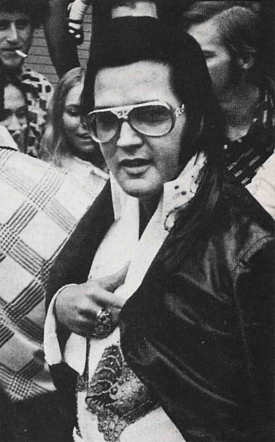 elvis-presley-in-concert-vintage-paparazzi