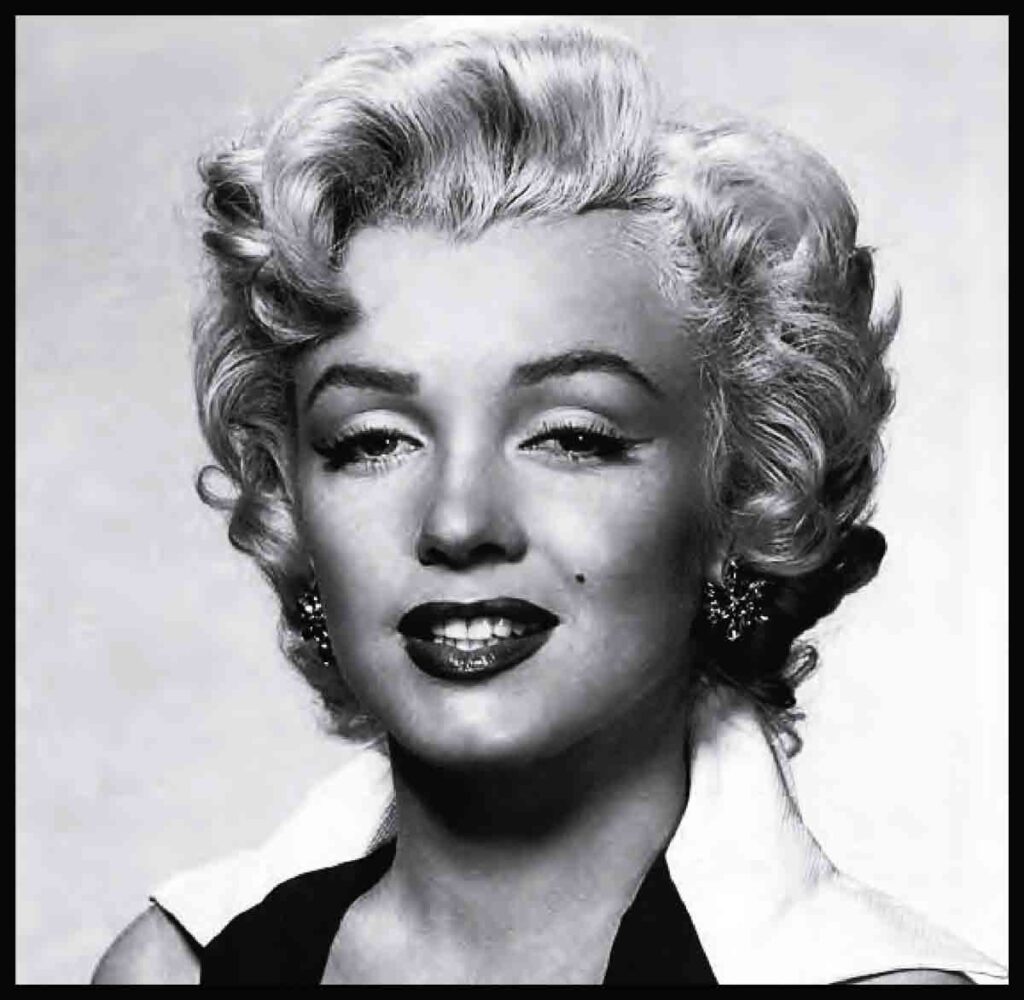 Marilyn Monroe And The Camera - Vintage Paparazzi